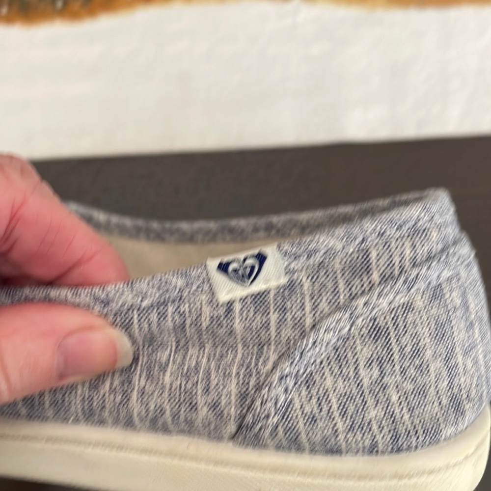 Adorable Roxy shoes 👟 - Picture 3 of 6